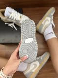 Nike Air Jordan 1 Low Cinza e Amarelo