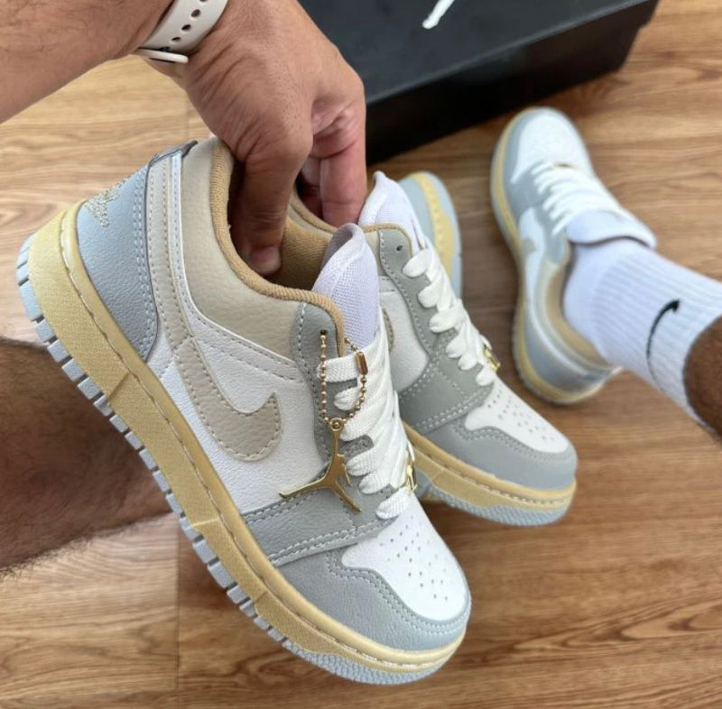 Nike Air Jordan 1 Low Cinza e Amarelo