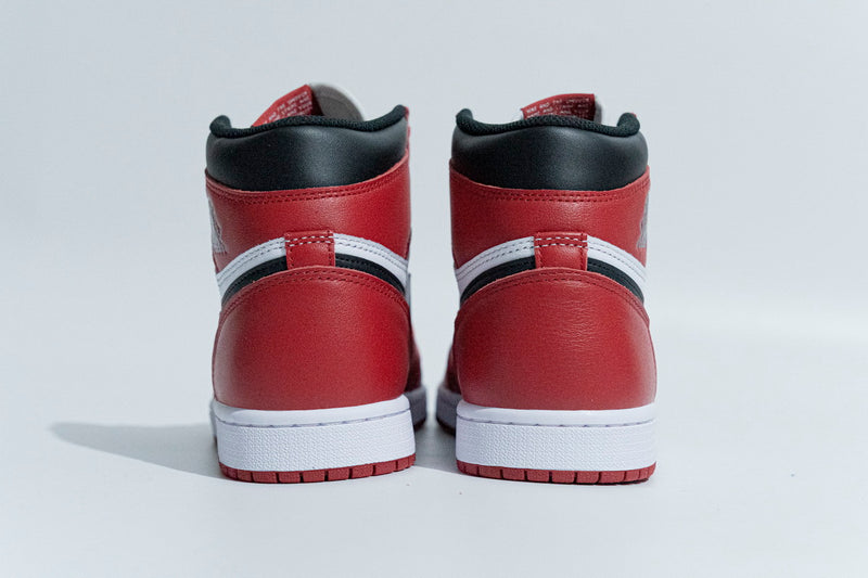 Nike  Air Jordan 1 High OG Chicago