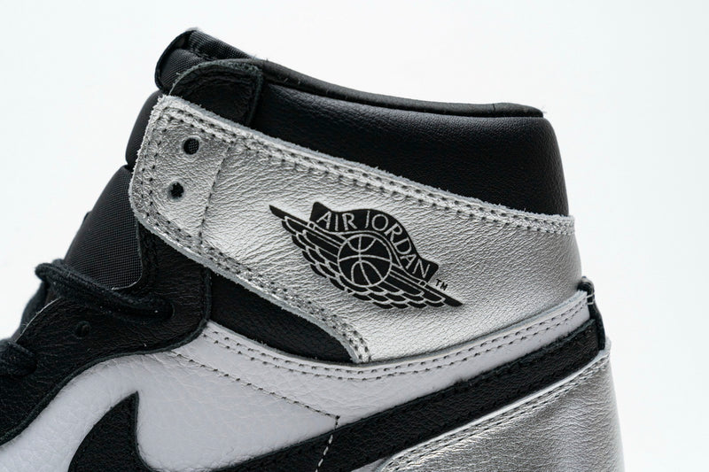 Nike  Air Jordan 1 High “Silver Toe”